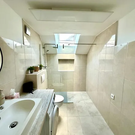 New Sunny 3-room With Parking And Air Conditioning