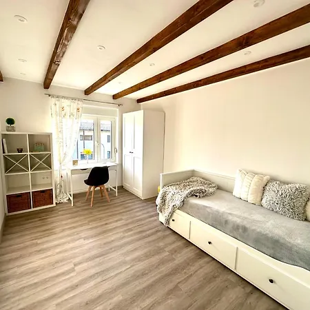 New Sunny 3-room With Parking And Air Conditioning דירה לובליאנה