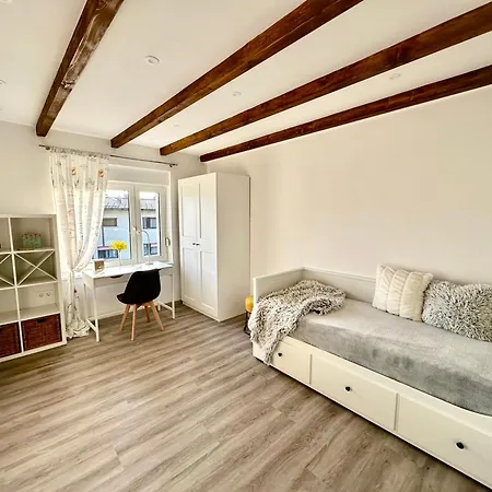 New Sunny 3-room With Parking And Air Conditioning דירה *