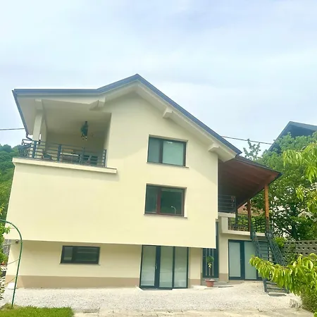 New Sunny 3-room With Parking And Air Conditioning דירה