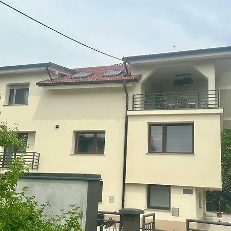 New Sunny 3-room With Parking And Air Conditioning דירה לובליאנה