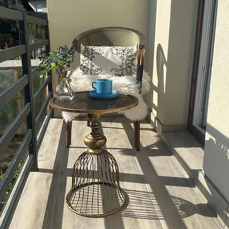 New Sunny 3-room With Parking And Air Conditioning דירה