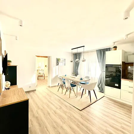 דירה New Sunny 3-room With Parking And Air Conditioning *