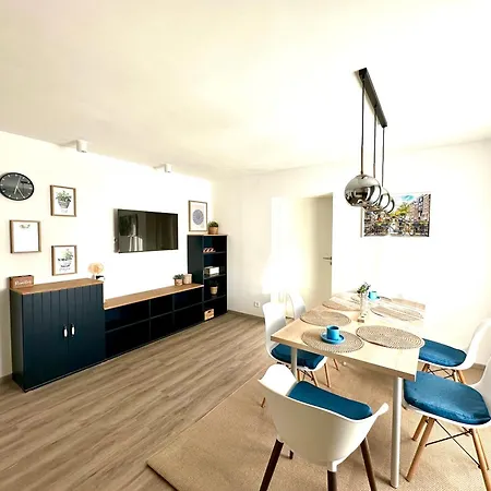 New Sunny 3-room With Parking And Air Conditioning דירה *