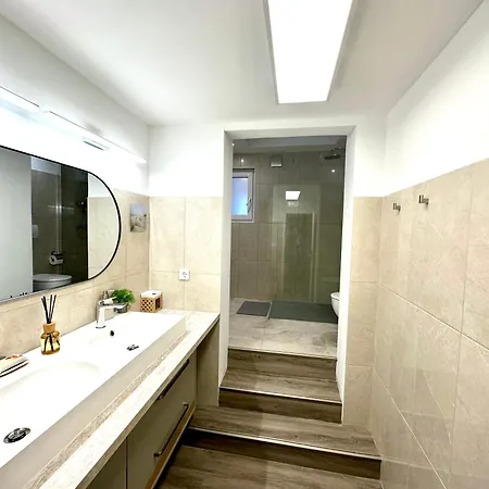 New Sunny 3-room With Parking And Air Conditioning לובליאנה