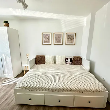 New Sunny 3-room With Parking And Air Conditioning דירה *