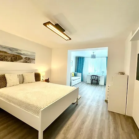 New Sunny 3-room With Parking And Air Conditioning דירה *