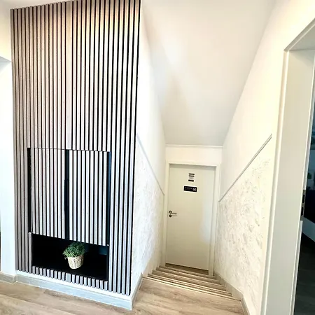 New Sunny 3-room With Parking And Air Conditioning דירה לובליאנה