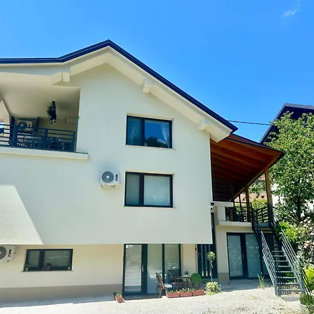 New Sunny 3-room With Parking And Air Conditioning דירה לובליאנה