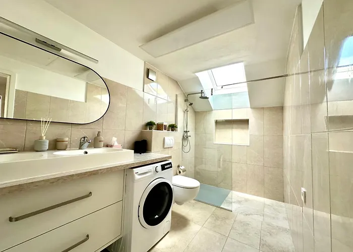 Sunny 3-room With A Terrace 公寓 *